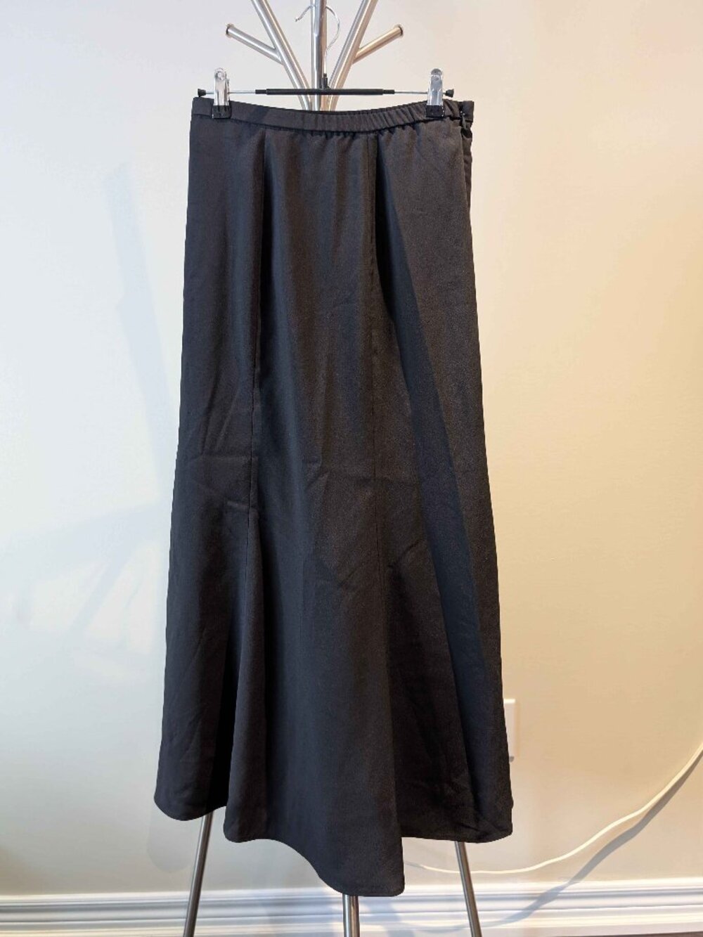Uniqlo Airism Black Midi Skirt